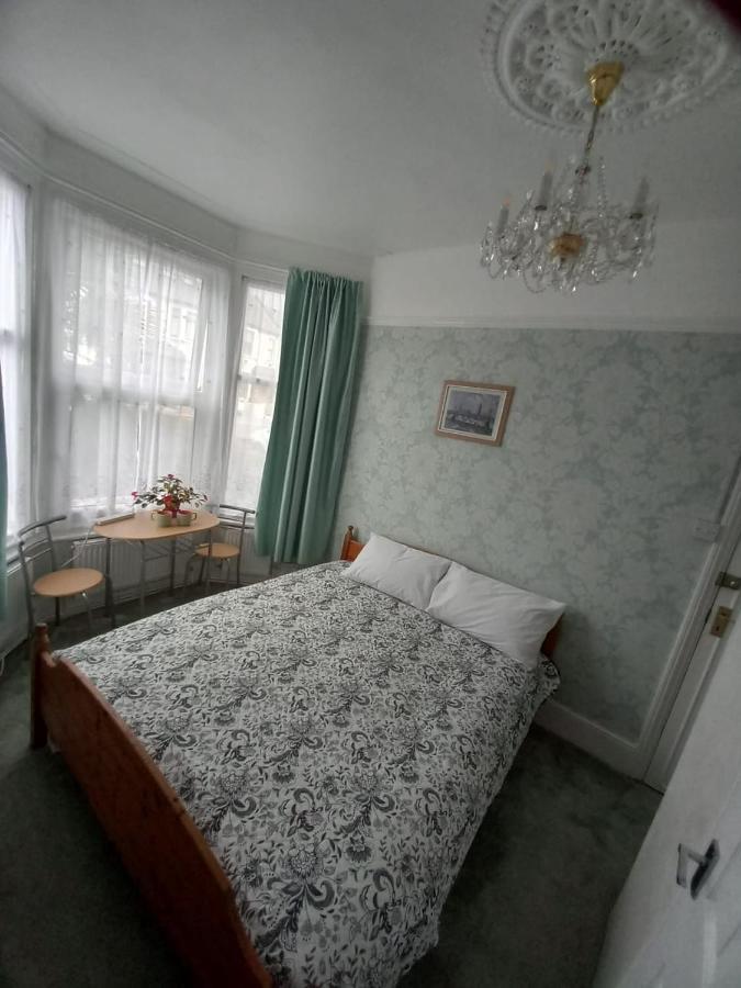 Mari London Holiday Room 伊尔福德 外观 照片