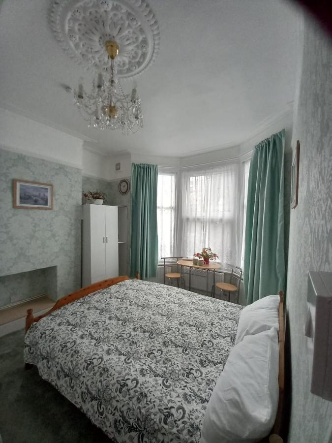 Mari London Holiday Room 伊尔福德 外观 照片