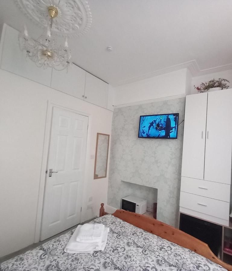 Mari London Holiday Room 伊尔福德 外观 照片
